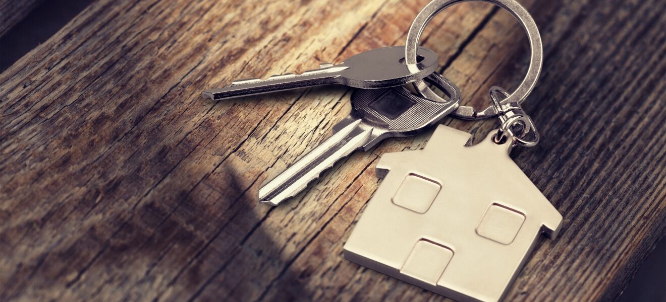 Keys and a house charm on a kewchain.