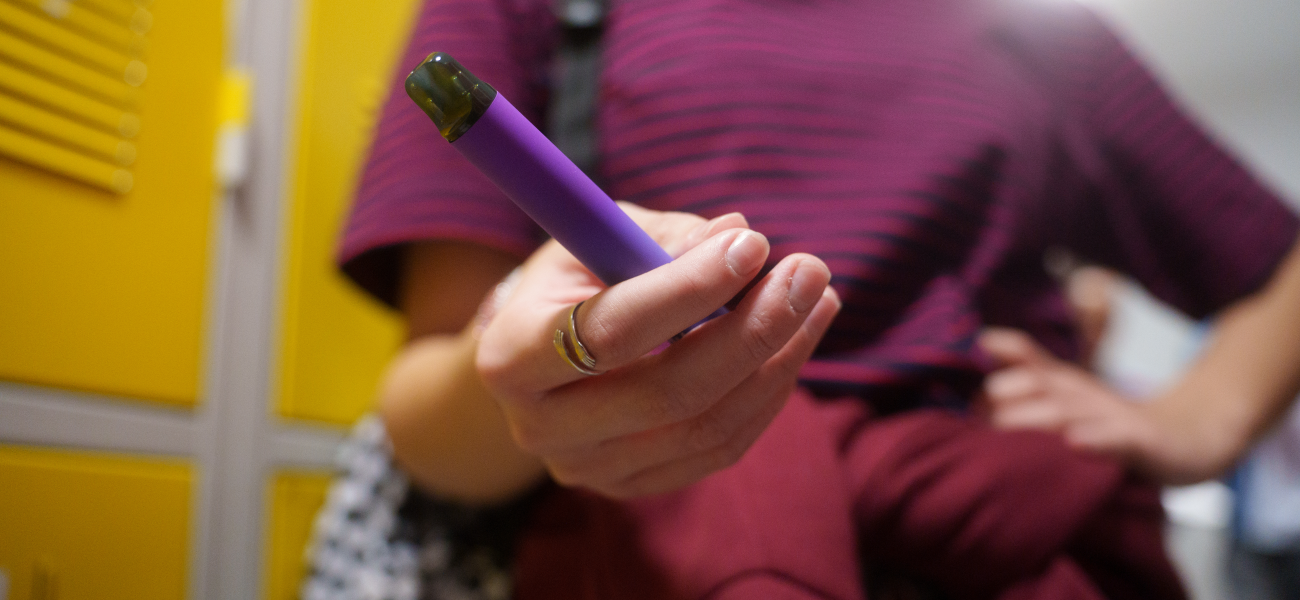 A person holding a vape